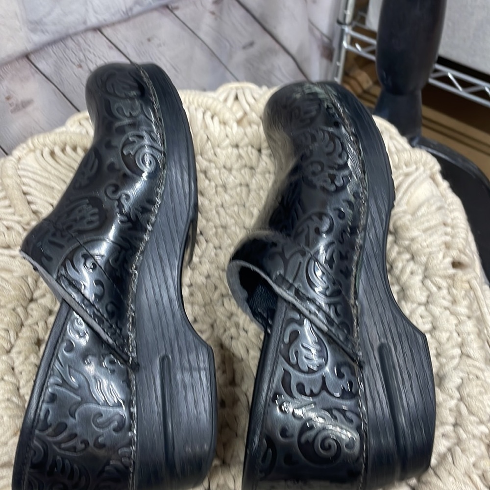 Dansko slip on black embossed print leather size 40 shoes - Picture 8 of 9